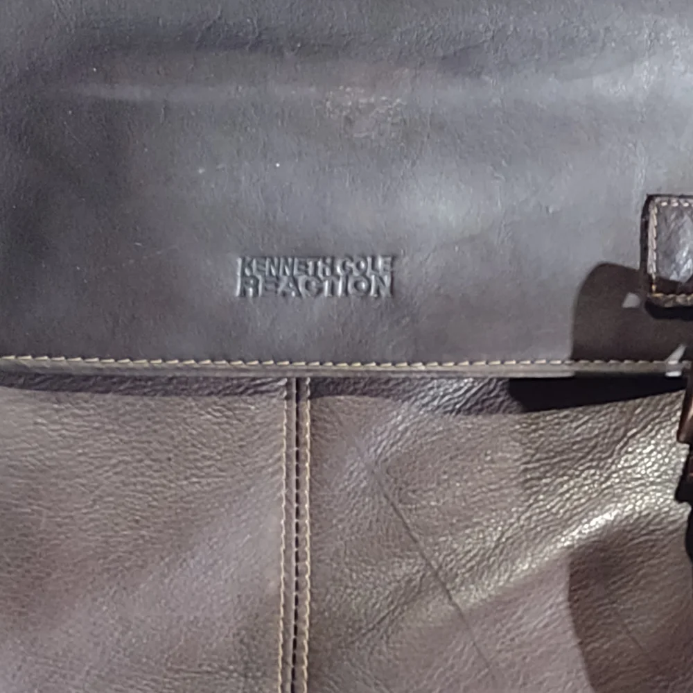 Kenneth Cole Reaction brown Colombian leather flapover messenger bag.